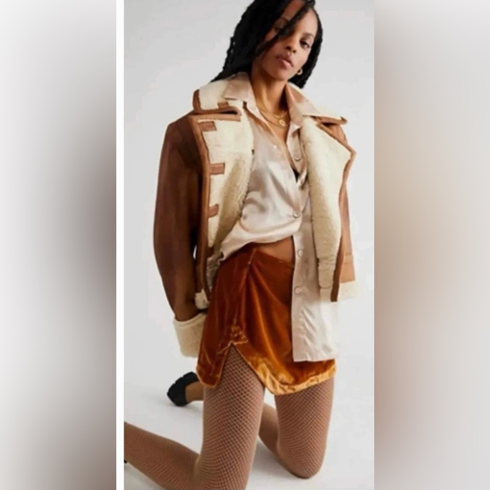 Free People * Annalise* Side Vent Velvet Mini Skirt in Amber. NWOT •Size 0